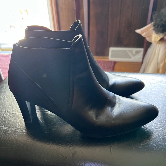 Stuart Weitzman Black Leather Booties, size 10 - Picture 1 of 4
